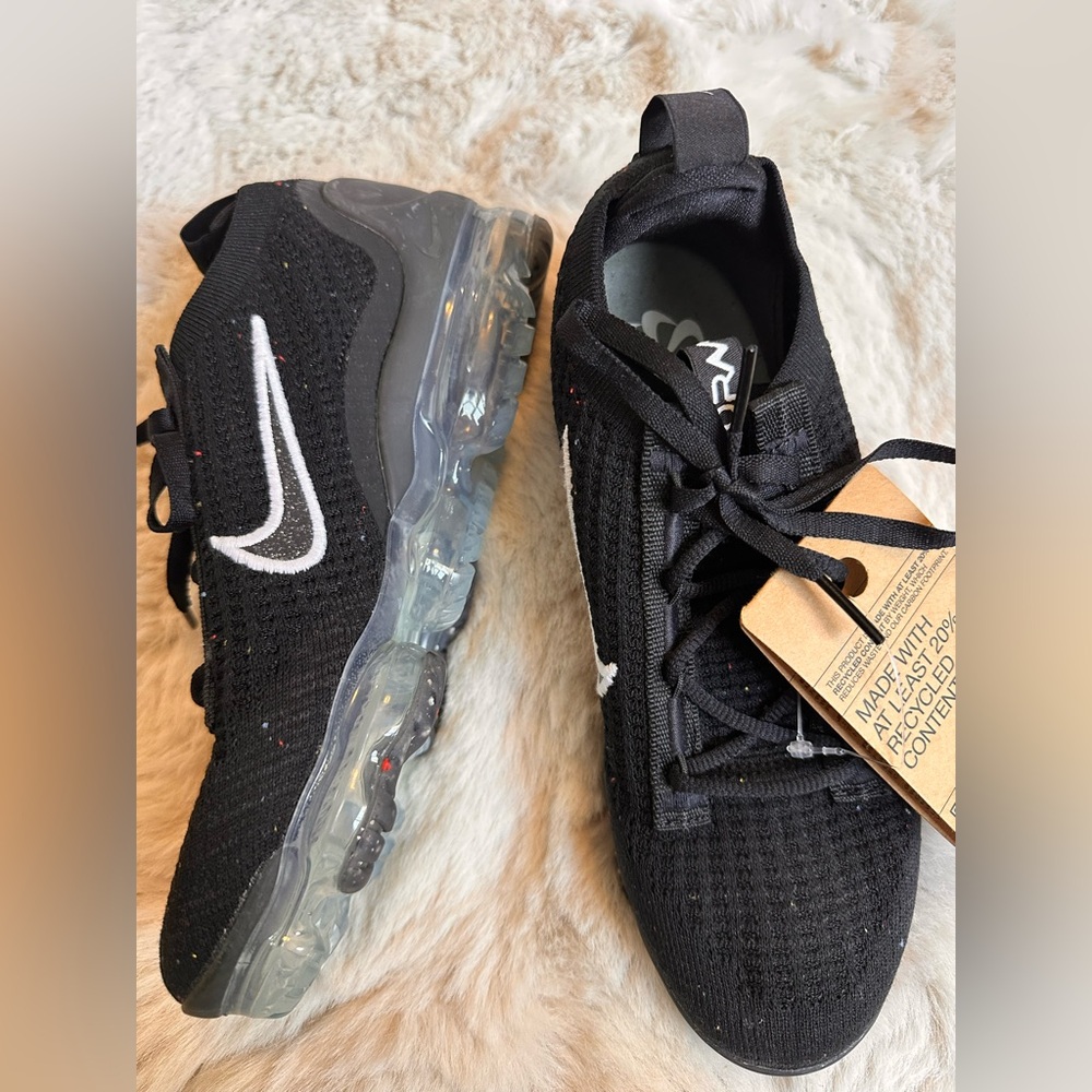 🔥100% Authentic Nike Air Vapormax 2021 Flyknit sneakers in black /size 7 🔥